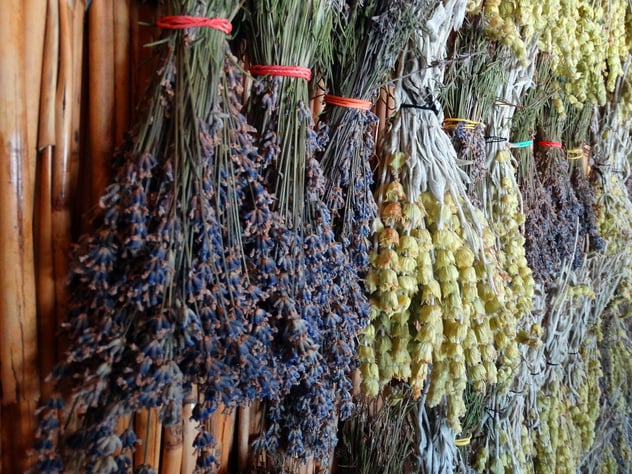 Dry flowers of lavender and lemongrass